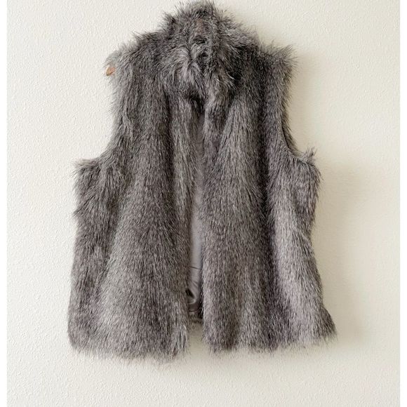 Calvin Klein Grey Faux Fur Vest -1x - Picture 2 of 8